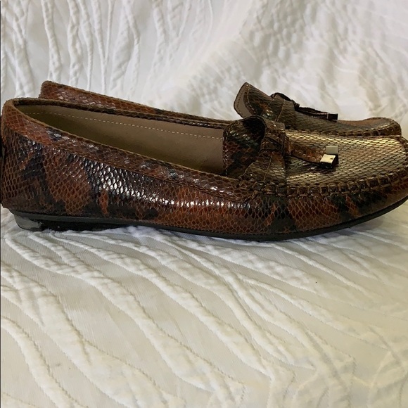 🍂 St. John’s bay snake skin loafer - Picture 2 of 7